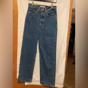 Ribcage straight loose fit jeans by Levi’s  premium quality SZ 27